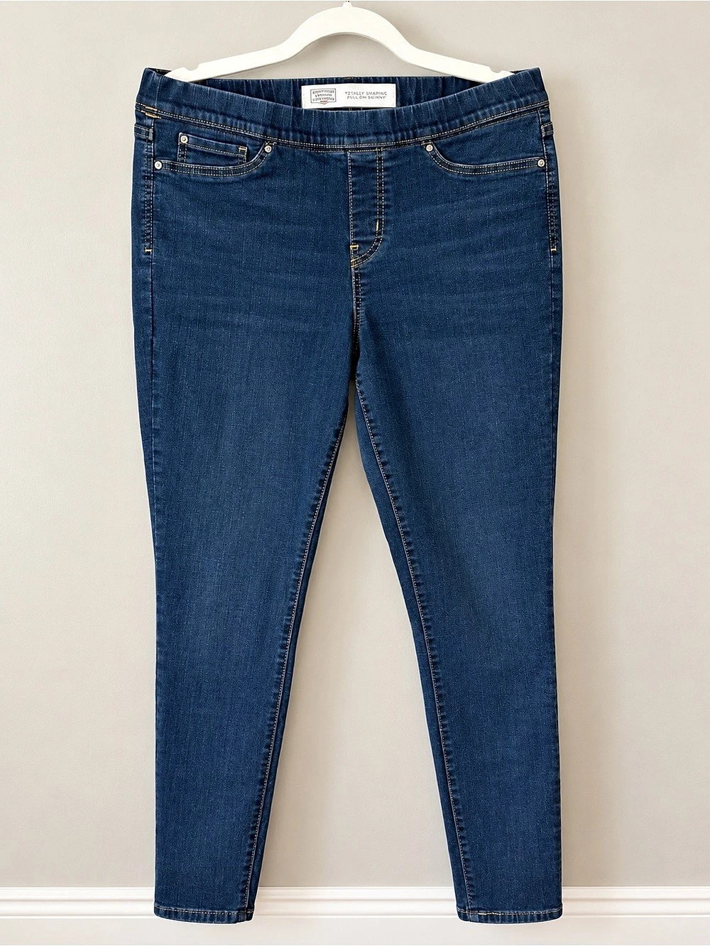 Levi Strauss Signature Gold Totally Shaping Pull-On Skinny Jeans Size 14